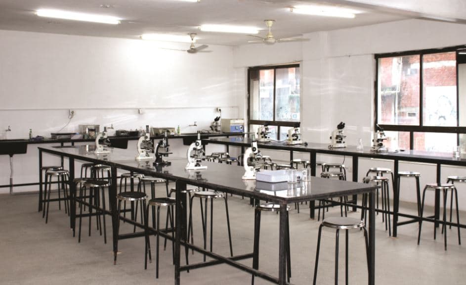 Rai School of Agriculture Ahmedabad Laboratory photo 8